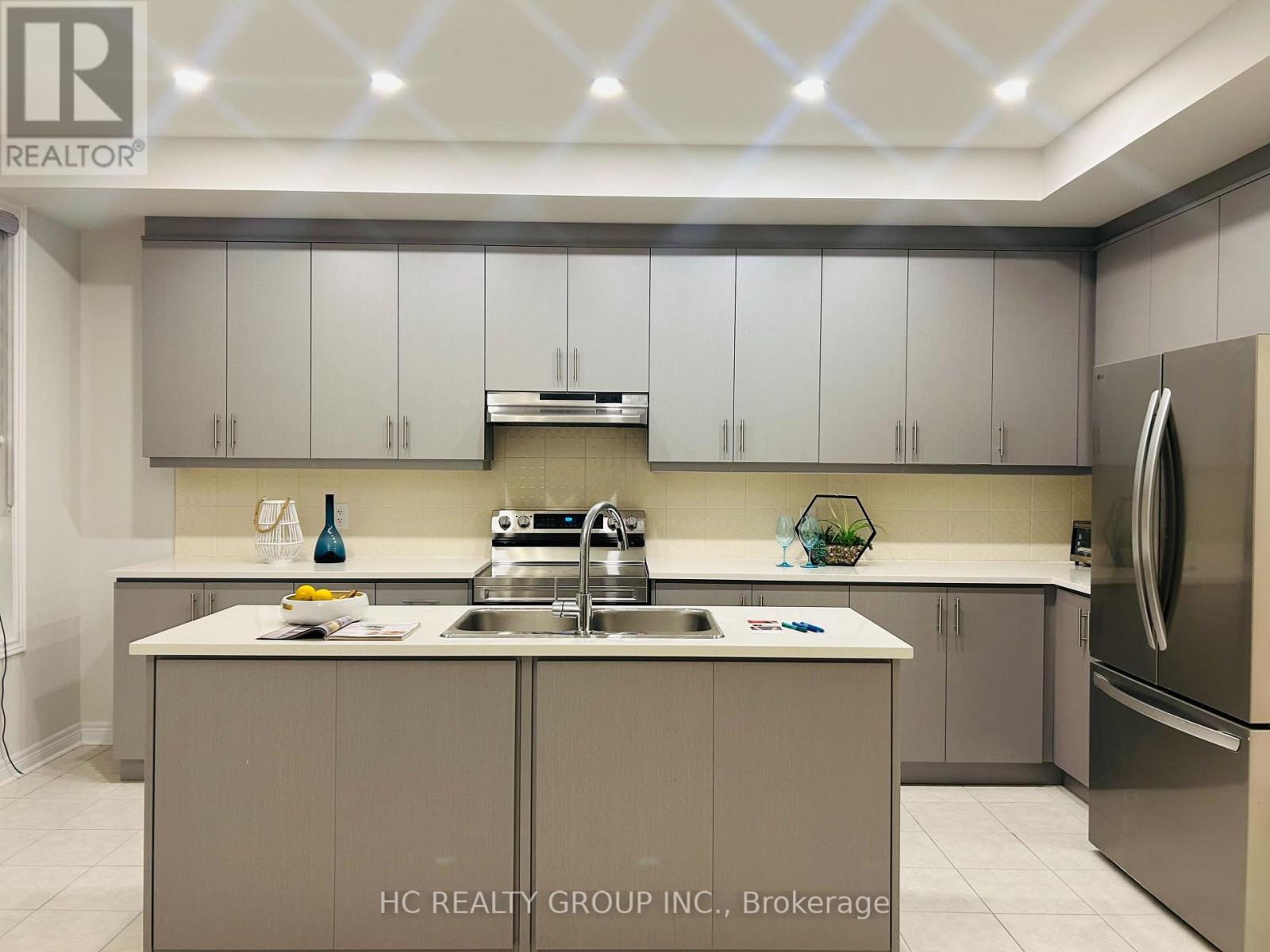 112 Robert Eaton Avenue, Markham, Ontario L3S 0G1 - Photo 3 - N12593194