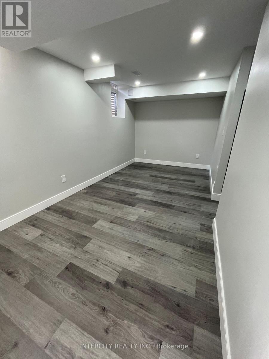 54 Hansard Drive, Vaughan, Ontario  L4H 0V7 - Photo 4 - N12593224