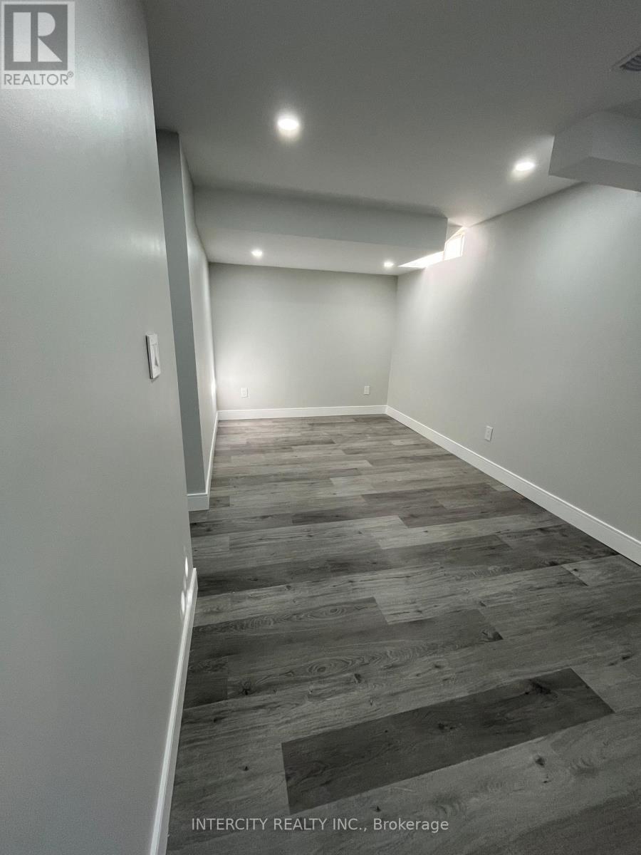 54 Hansard Drive, Vaughan, Ontario  L4H 0V7 - Photo 5 - N12593224