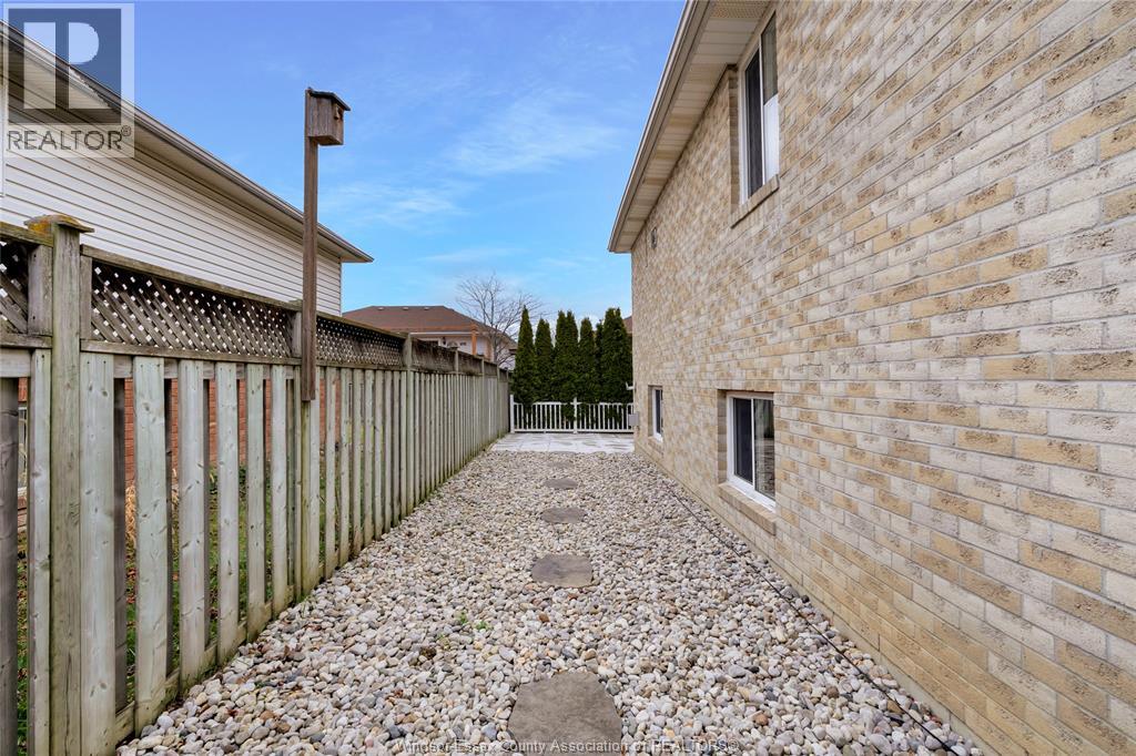 569 Sacred Heart, Lasalle, Ontario N9J 3L9 - Photo 27 - 25030943