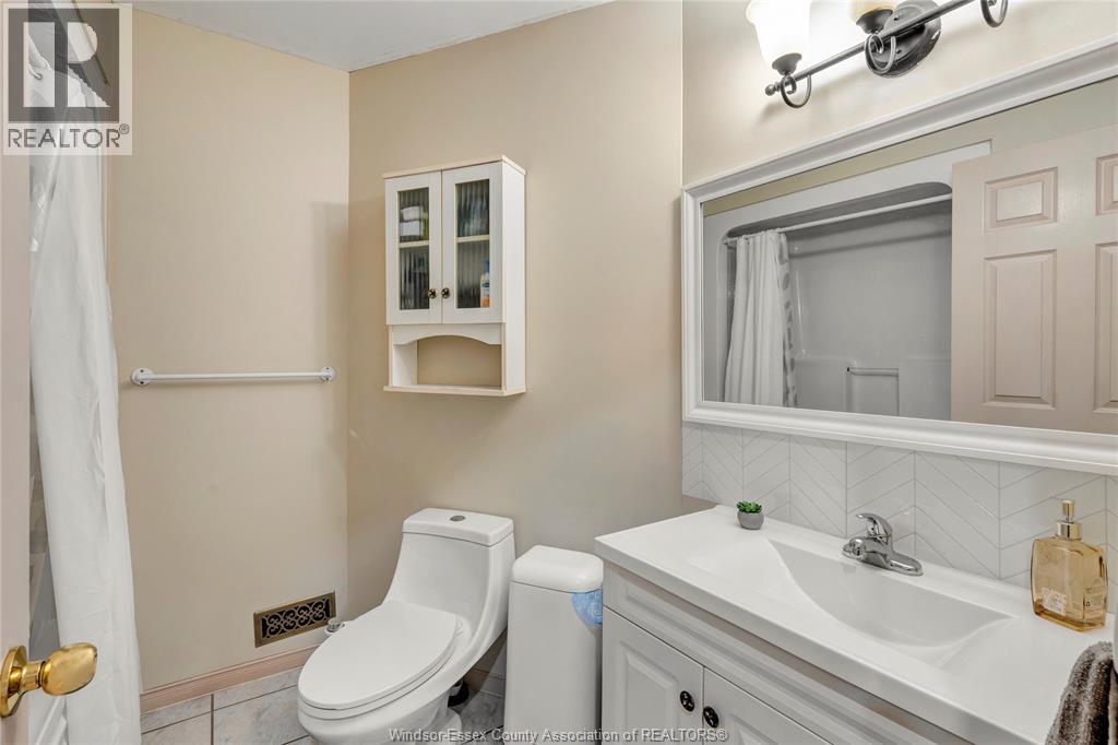 569 Sacred Heart, Lasalle, Ontario N9J 3L9 - Photo 10 - 25030943