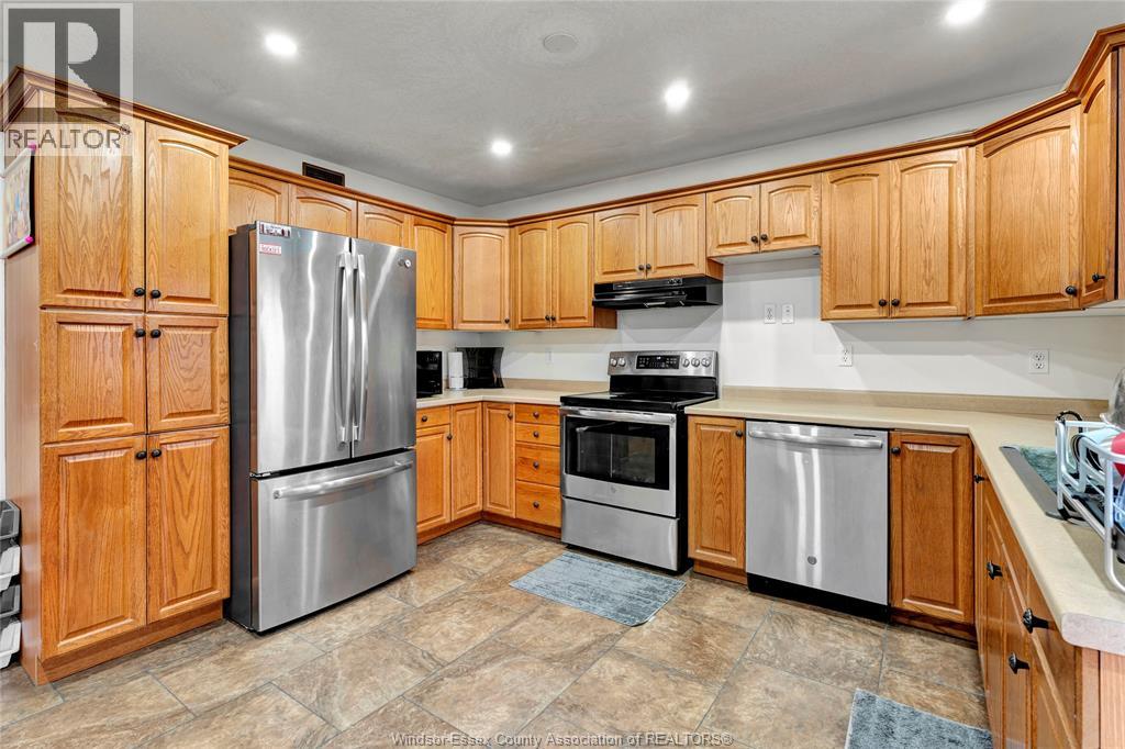 569 Sacred Heart, Lasalle, Ontario N9J 3L9 - Photo 8 - 25030943