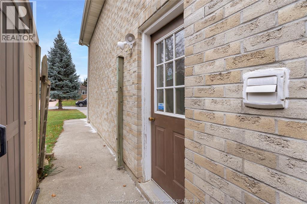 569 Sacred Heart, Lasalle, Ontario N9J 3L9 - Photo 31 - 25030943