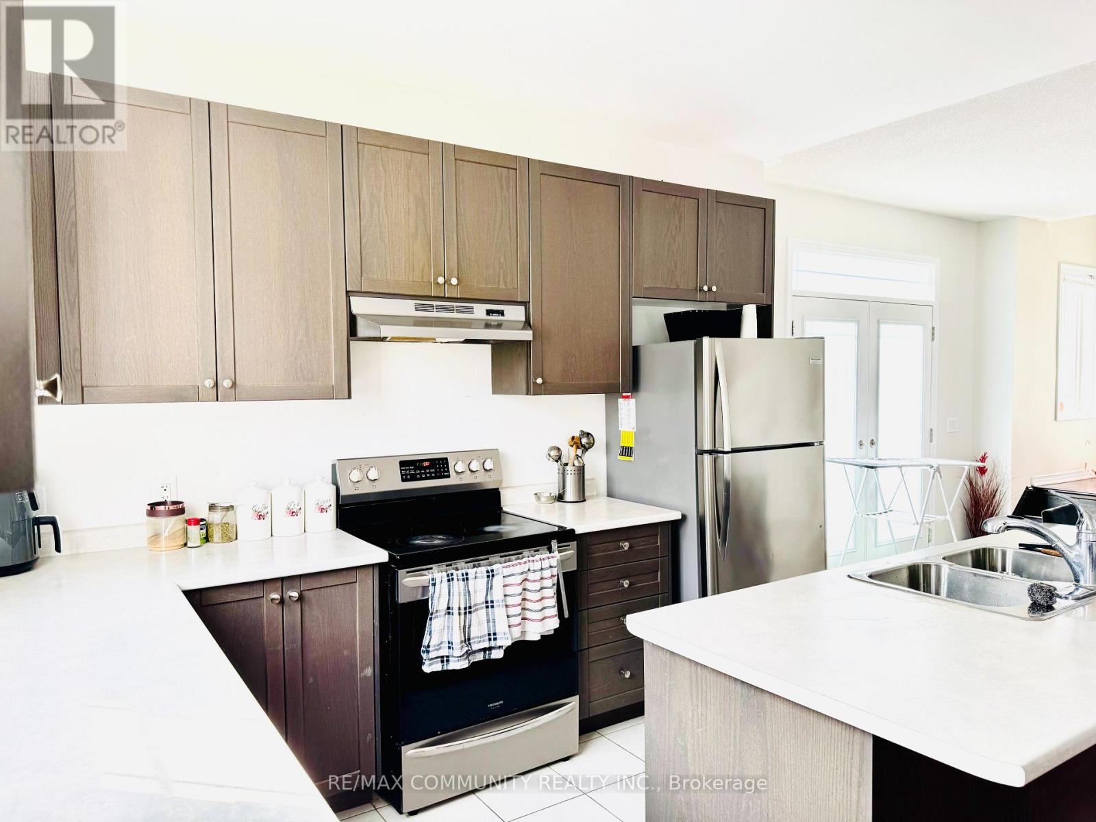 2 Melbrit Lane, Caledon, Ontario  L7C 4C9 - Photo 11 - W12593186