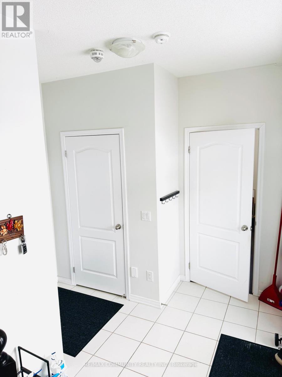 2 Melbrit Lane, Caledon, Ontario  L7C 4C9 - Photo 3 - W12593186