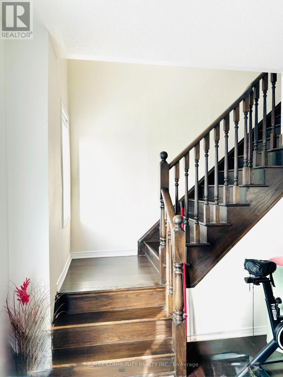 2 Melbrit Lane, Caledon, Ontario  L7C 4C9 - Photo 4 - W12593186