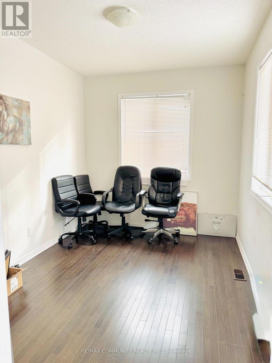 2 Melbrit Lane, Caledon, Ontario  L7C 4C9 - Photo 5 - W12593186