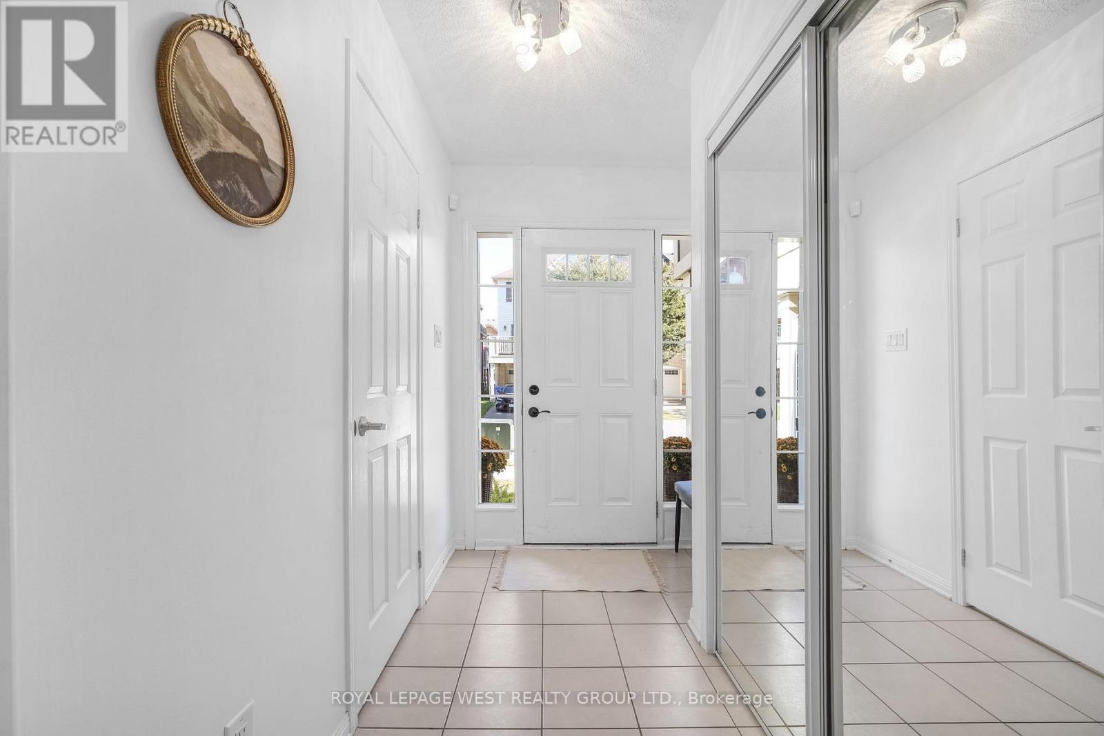 551 Pharo, Milton, Ontario L9T 8H6 - Photo 3 - W12593204