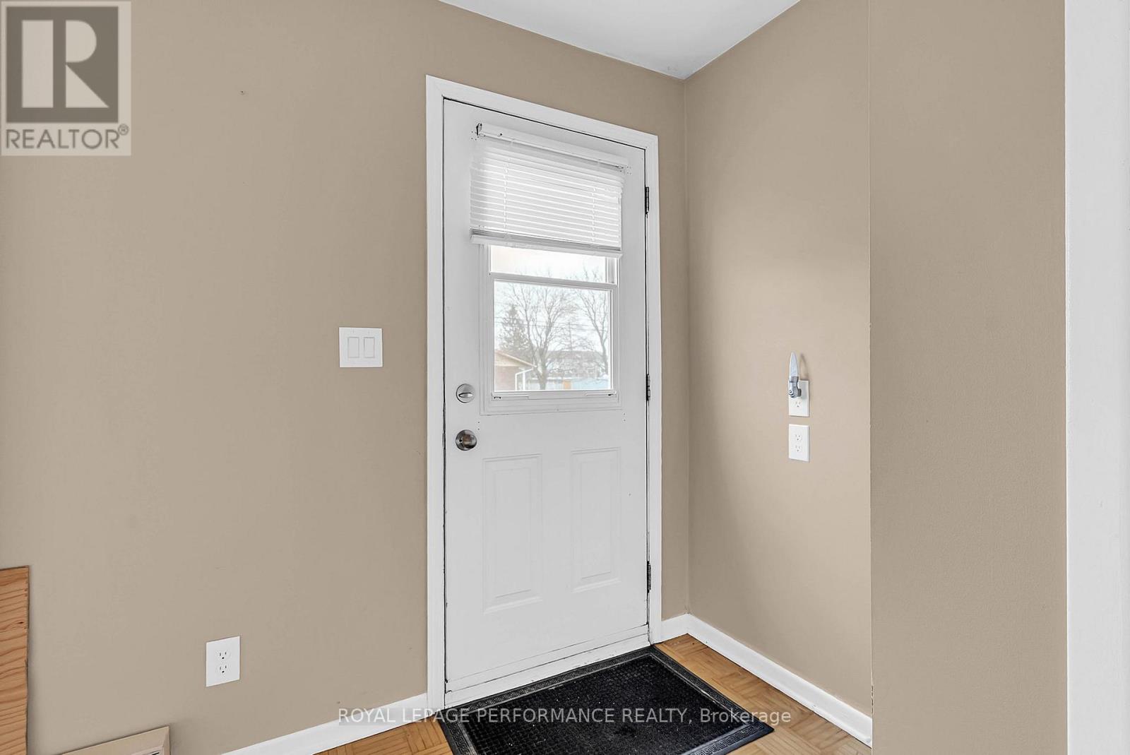 105 Balmoral Avenue, Cornwall, Ontario  K6H 6A4 - Photo 3 - X12593300