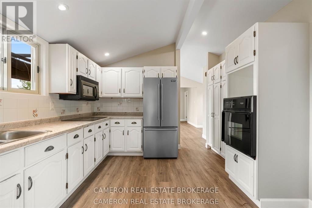 15474 Manning Road, South Stormont, Ontario K0C 1M0 - Photo 6 - X12593320