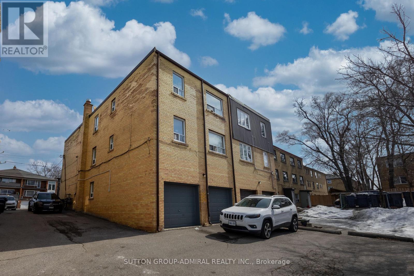 64 Garthdale Court, Toronto, Ontario  M3H 5P9 - Photo 4 - C12593272
