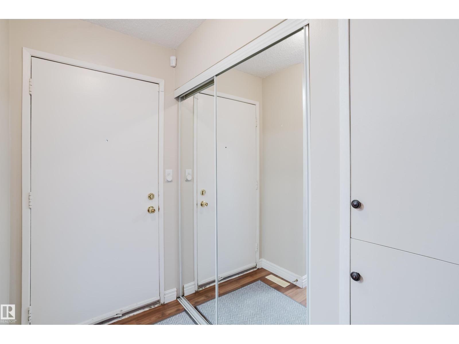 13037 127 St Nw, Edmonton, Alberta T5L 1B3 - Photo 2 - E4467215