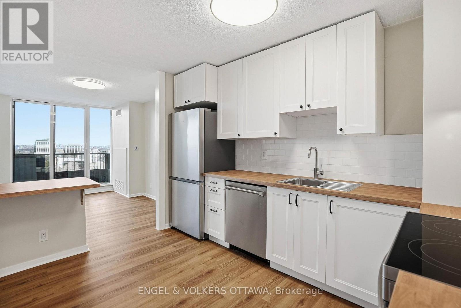 1215 - 2951 Riverside Drive, Ottawa, Ontario  K1V 8W6 - Photo 10 - X12593330