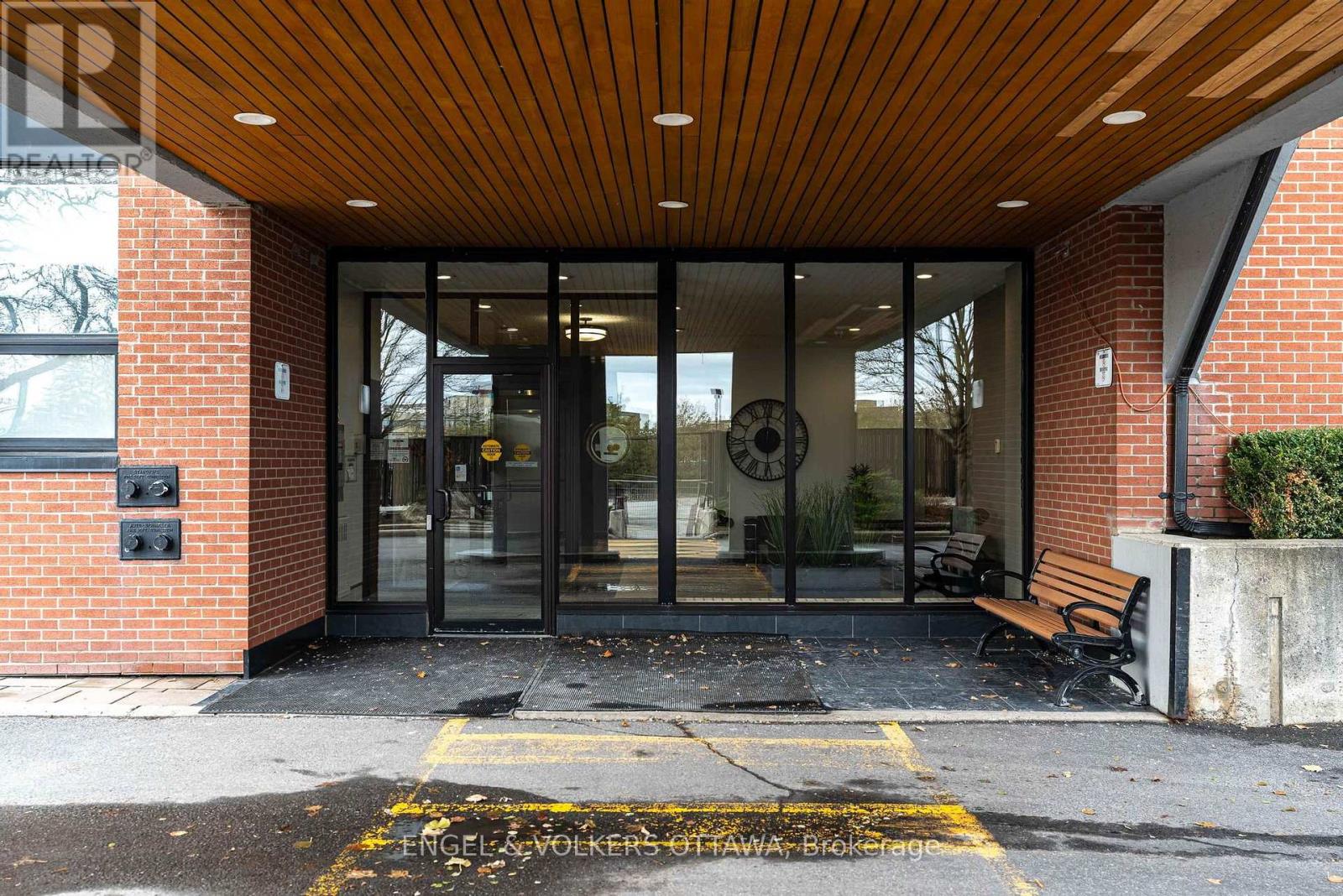 1215 - 2951 Riverside Drive, Ottawa, Ontario  K1V 8W6 - Photo 2 - X12593330