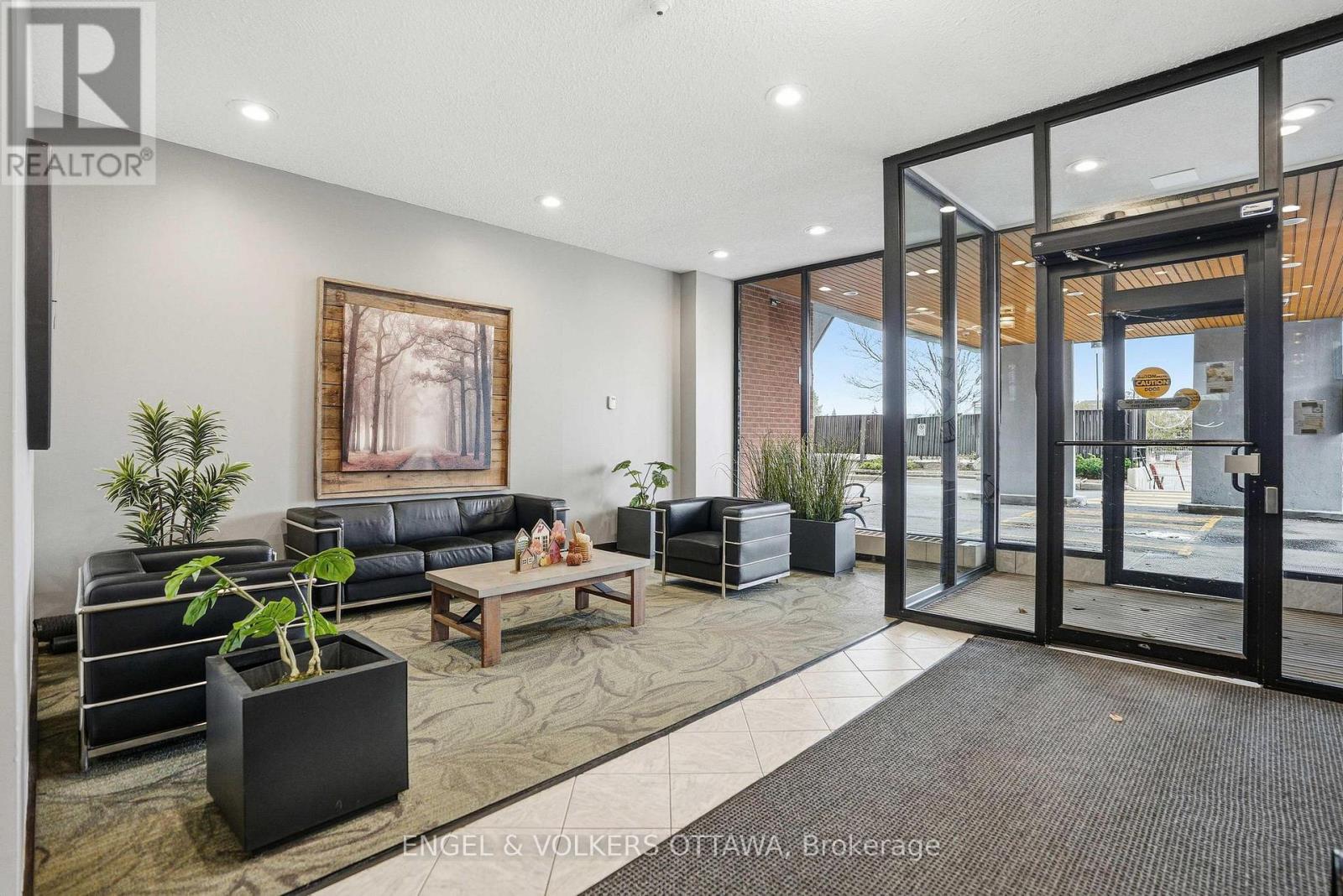 1215 - 2951 Riverside Drive, Ottawa, Ontario  K1V 8W6 - Photo 3 - X12593330