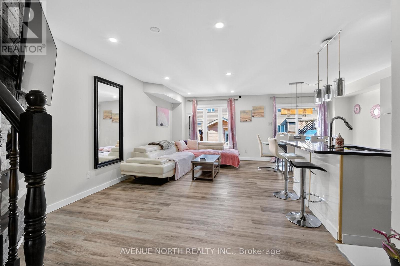 208 Kingswell Street, Ottawa, Ontario  K1T 0L1 - Photo 9 - X12593348