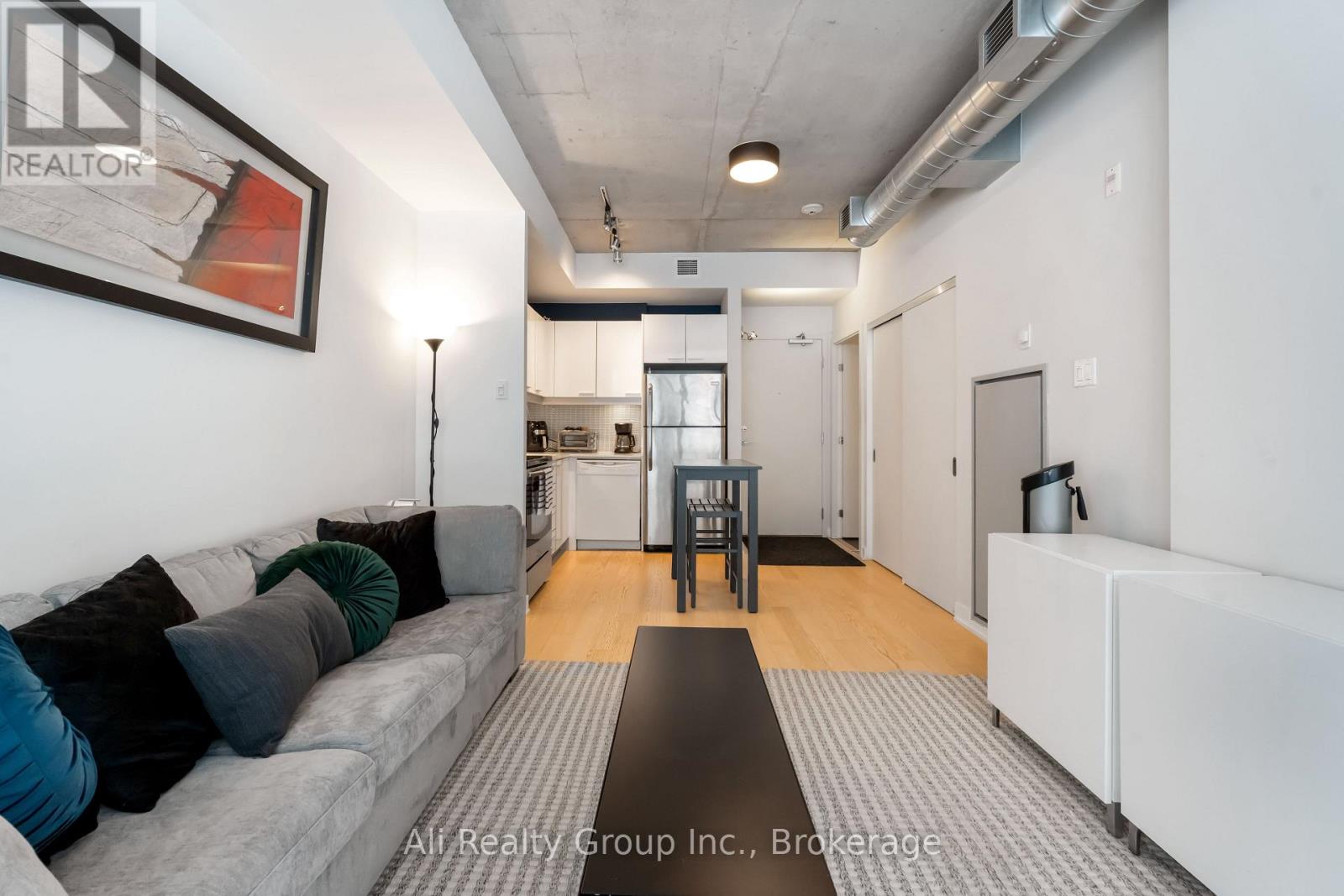 209 - 354 Gladstone Avenue, Ottawa, Ontario K2P 0R4 - Photo 14 - X12593436