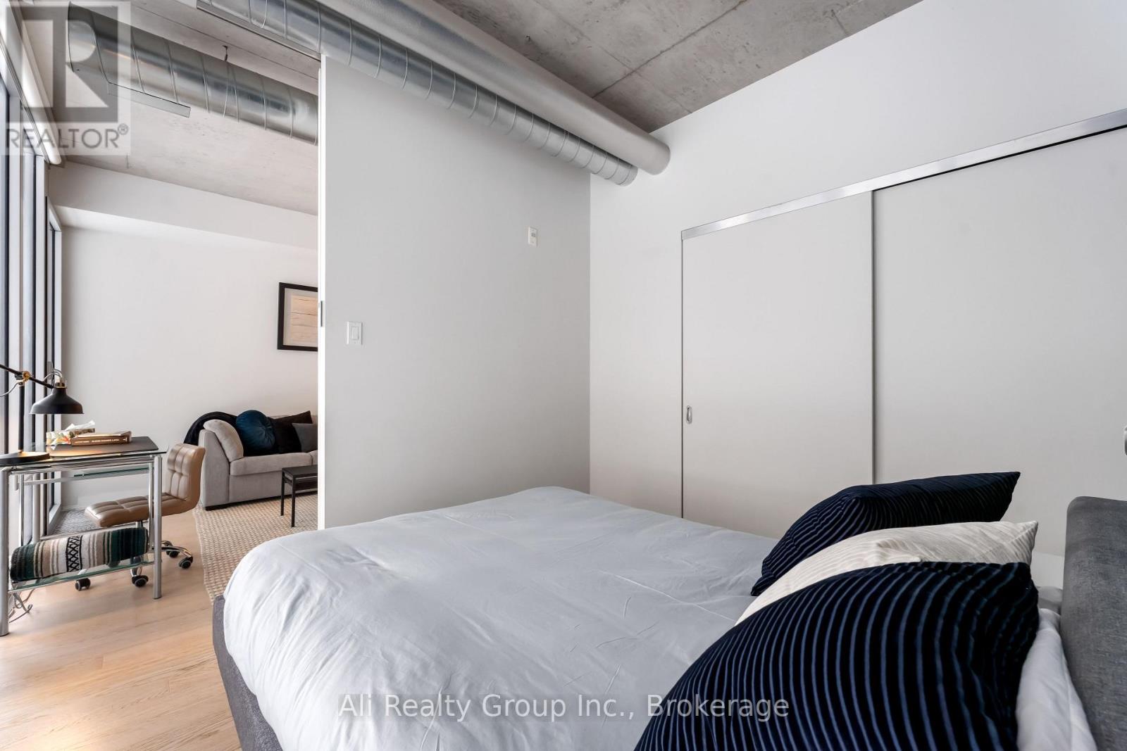 209 - 354 Gladstone Avenue, Ottawa, Ontario K2P 0R4 - Photo 20 - X12593436