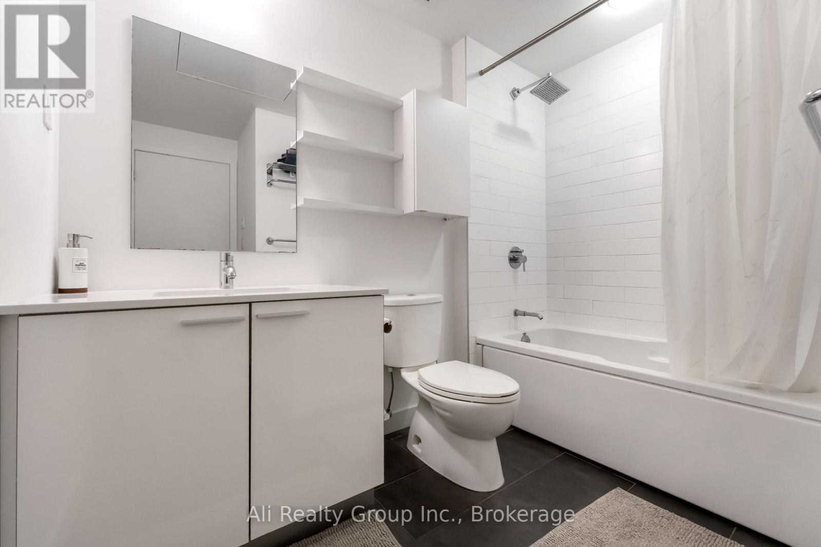 209 - 354 Gladstone Avenue, Ottawa, Ontario K2P 0R4 - Photo 21 - X12593436