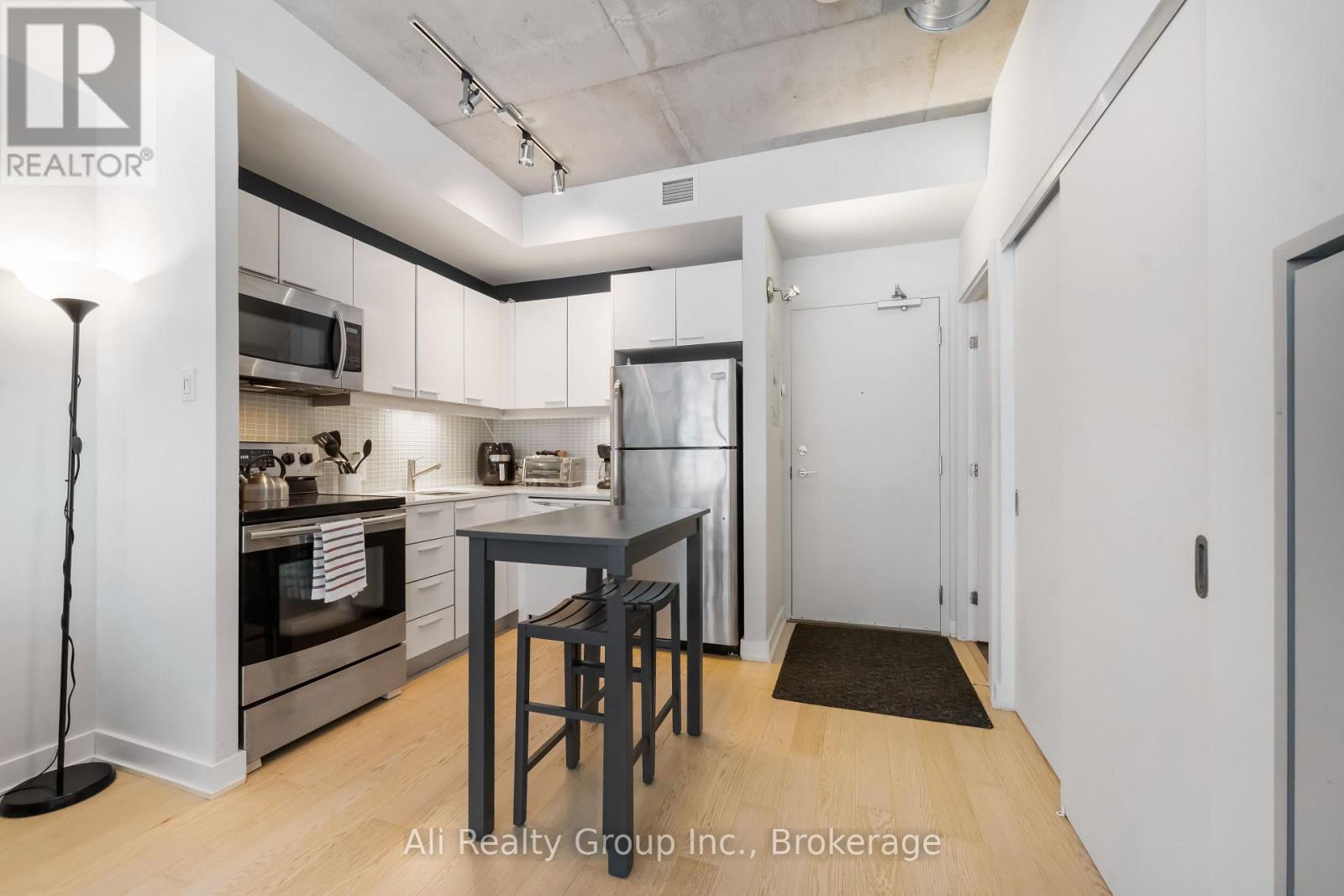 209 - 354 Gladstone Avenue, Ottawa, Ontario K2P 0R4 - Photo 4 - X12593436