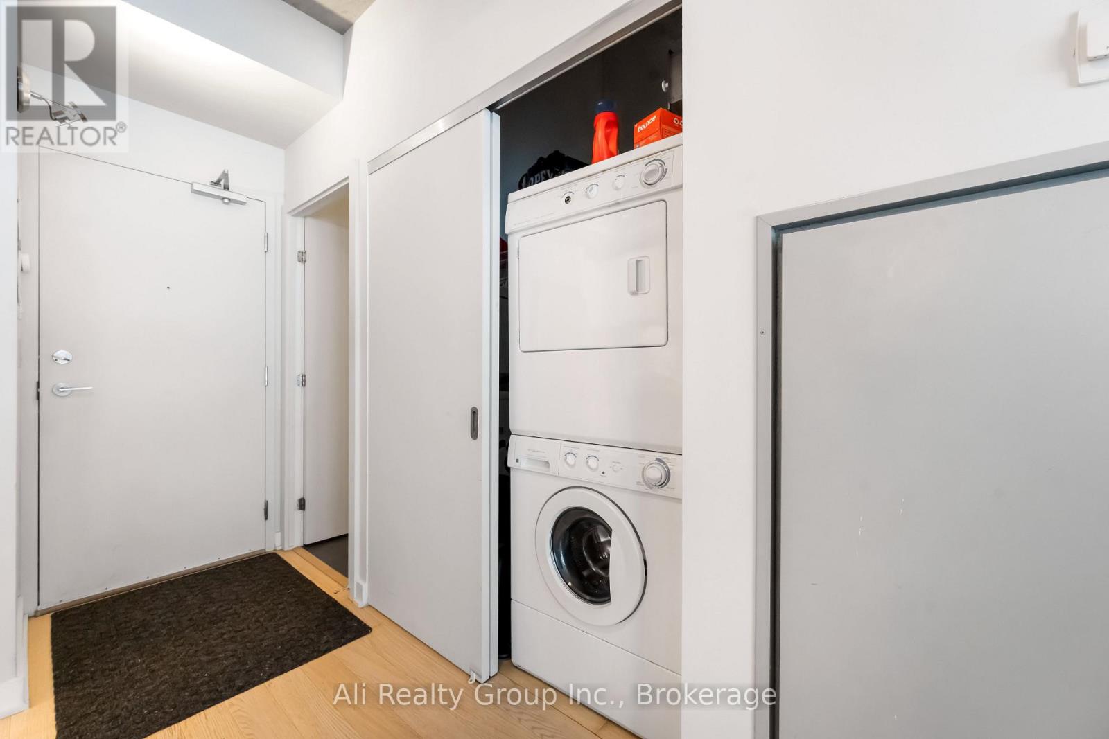 209 - 354 Gladstone Avenue, Ottawa, Ontario K2P 0R4 - Photo 5 - X12593436