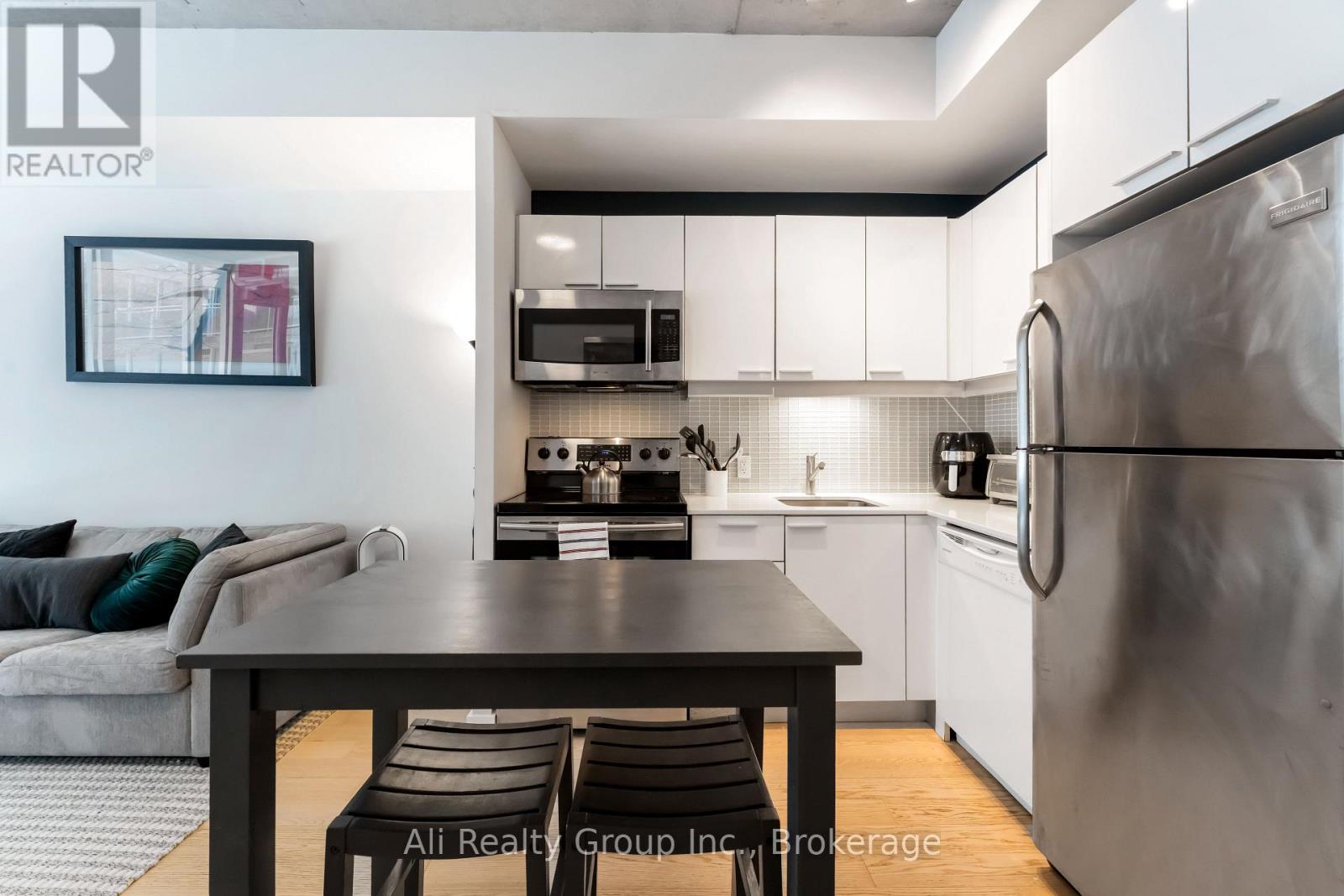 209 - 354 Gladstone Avenue, Ottawa, Ontario K2P 0R4 - Photo 8 - X12593436