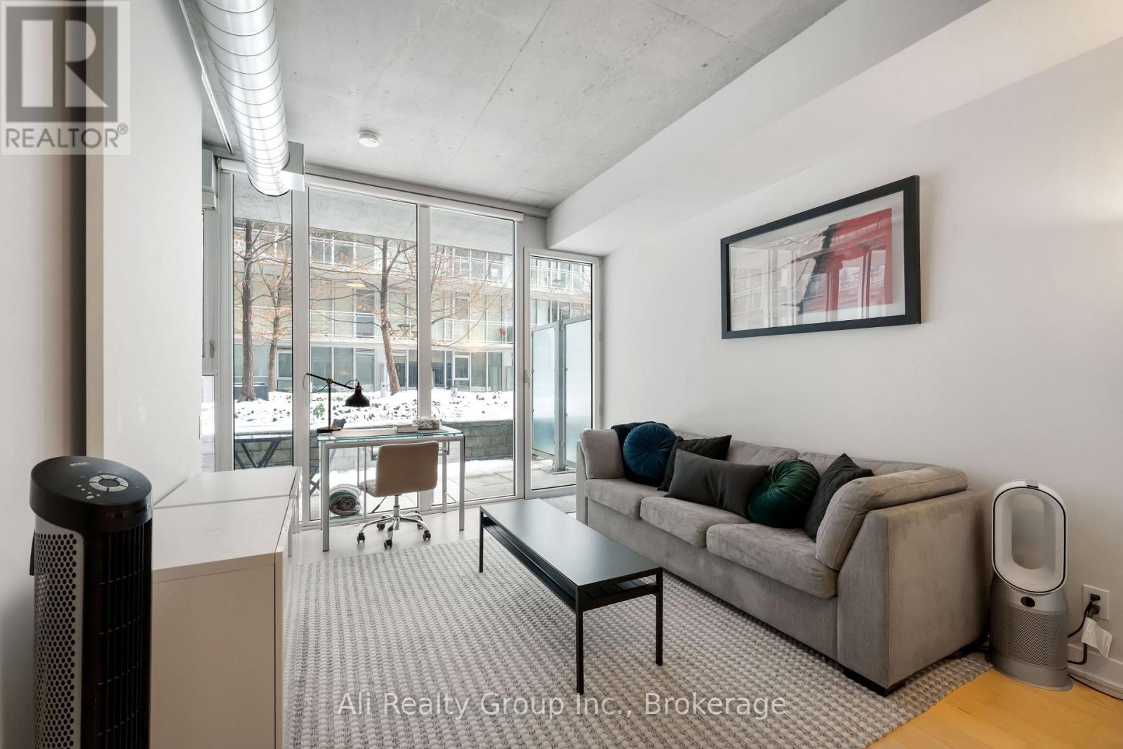 209 - 354 Gladstone Avenue, Ottawa, Ontario K2P 0R4 - Photo 9 - X12593436