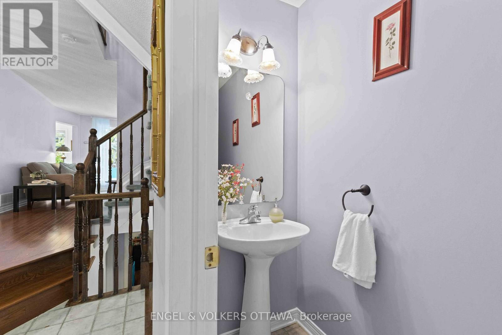 21 Kimberwick Crescent, Ottawa, Ontario  K1V 1K6 - Photo 4 - X12593438