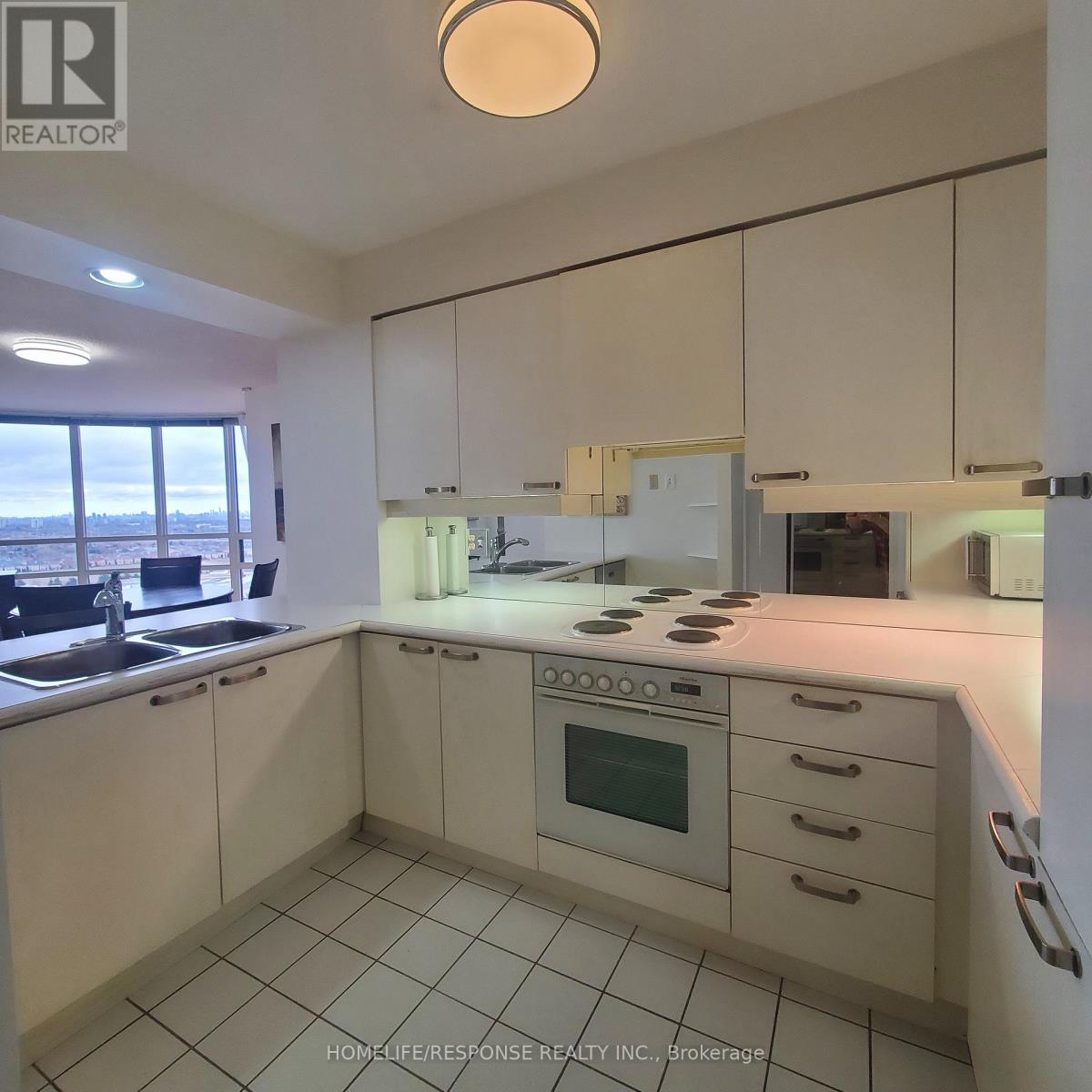 2005 - 50 Eglinton Avenue W, Mississauga, Ontario  L5R 3P5 - Photo 5 - W12592240