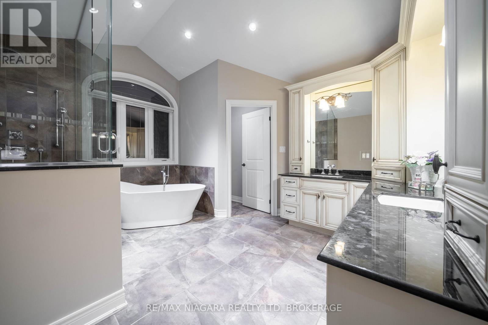 9128 Tapestry Court, Niagara Falls, Ontario  L2H 0E2 - Photo 26 - X12593508