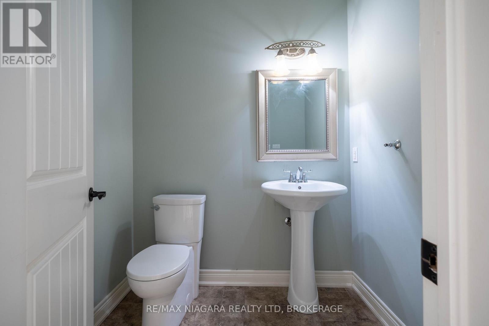 9128 Tapestry Court, Niagara Falls, Ontario  L2H 0E2 - Photo 8 - X12593508