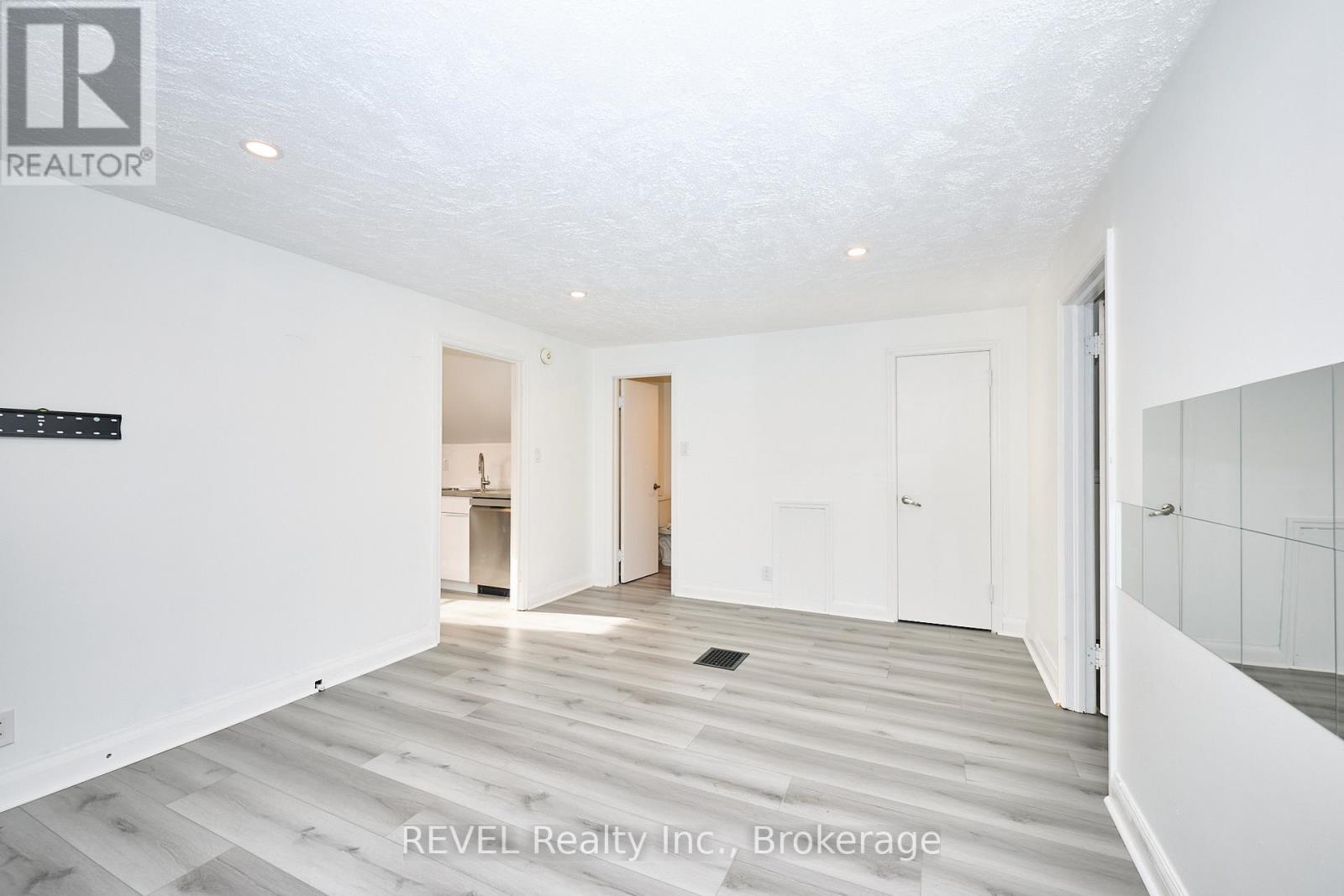 2 - 6172 William Street, Niagara Falls, Ontario  L2E 5S1 - Photo 9 - X12593530