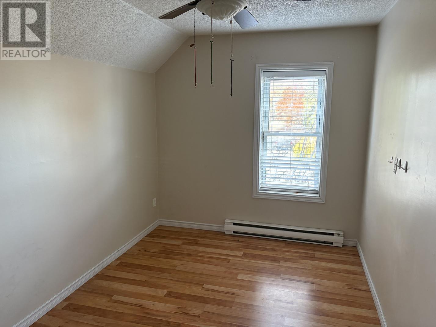 28 St. Georges Ave, Sault Ste. Marie, Ontario P6B 1W7 - Photo 12 - SM253160