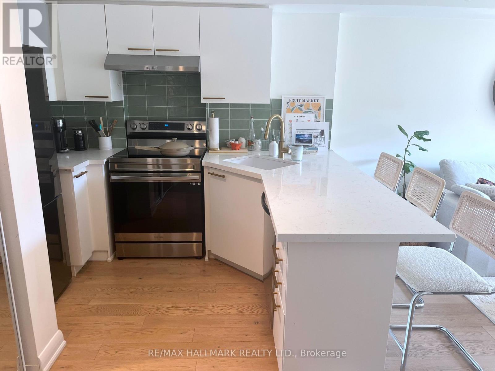 408 - 140 Bathurst Street, Toronto, Ontario  M5V 3N8 - Photo 5 - C12593502