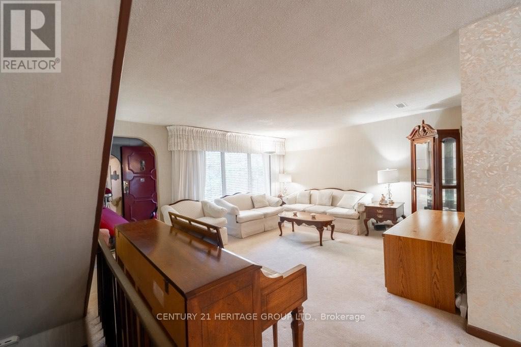 10 Antibes Drive, Toronto, Ontario M2R 3K3 - Photo 2 - C12589374