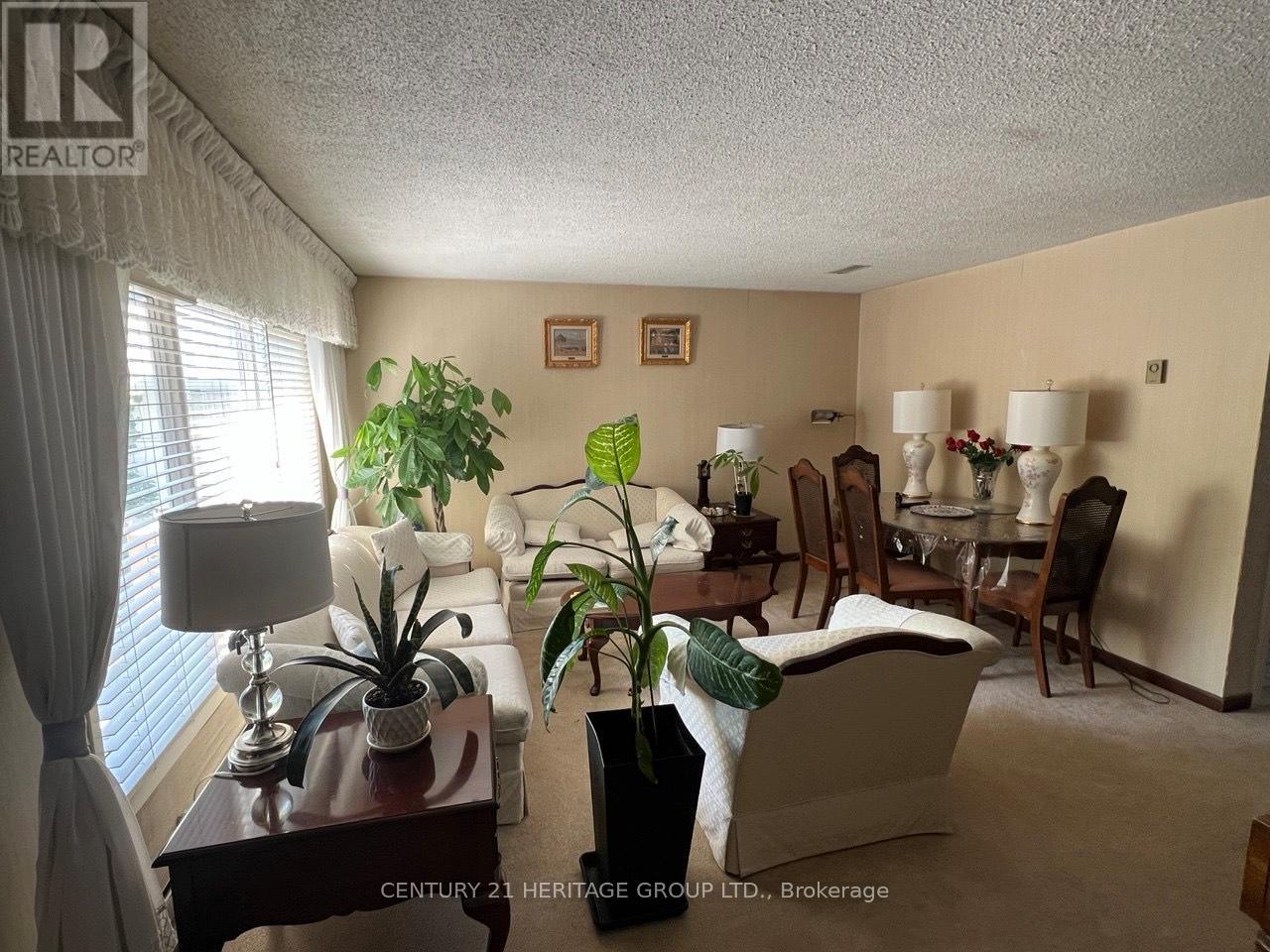 10 Antibes Drive, Toronto, Ontario M2R 3K3 - Photo 6 - C12589374