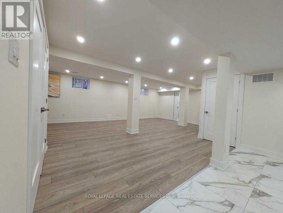 65 Villagewood Court, Vaughan, Ontario  L4L 8V9 - Photo 2 - N12593290