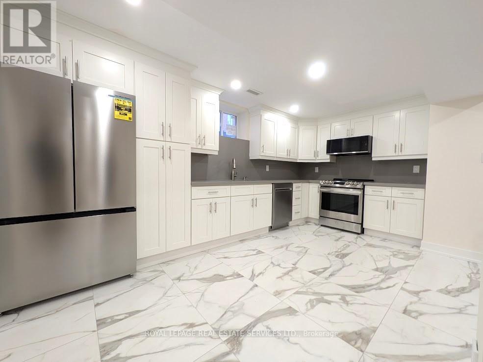 65 Villagewood Court, Vaughan, Ontario  L4L 8V9 - Photo 8 - N12593290