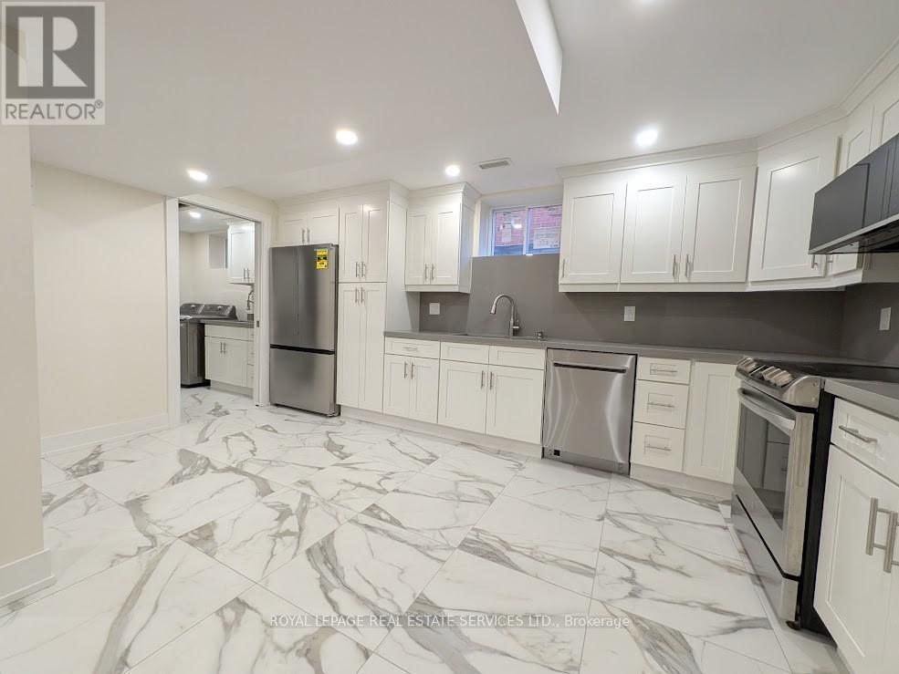 65 Villagewood Court, Vaughan, Ontario  L4L 8V9 - Photo 9 - N12593290