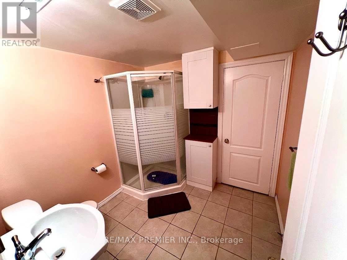 739 Joe Persechini Drive, Newmarket, Ontario  L3X 2S1 - Photo 13 - N12593368