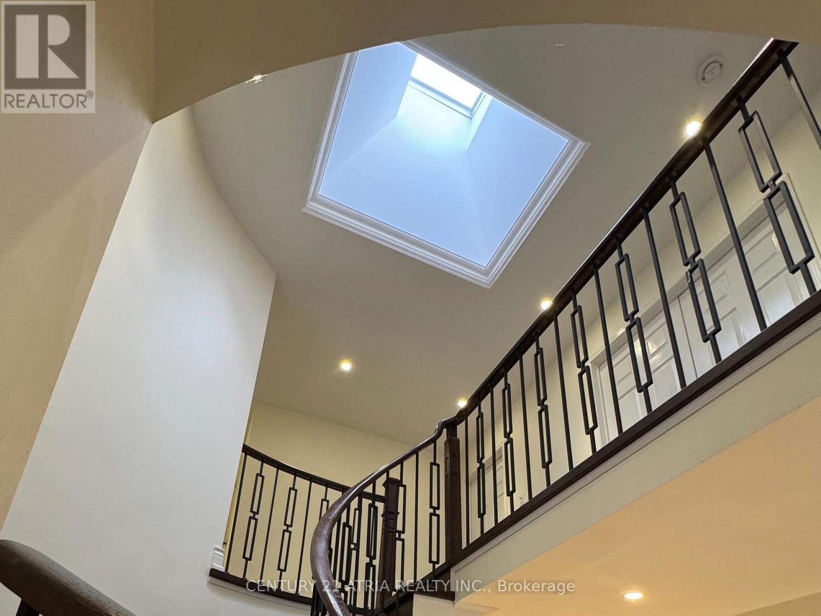 15 Timpson Drive, Aurora, Ontario  L4G 5K6 - Photo 3 - N12593520