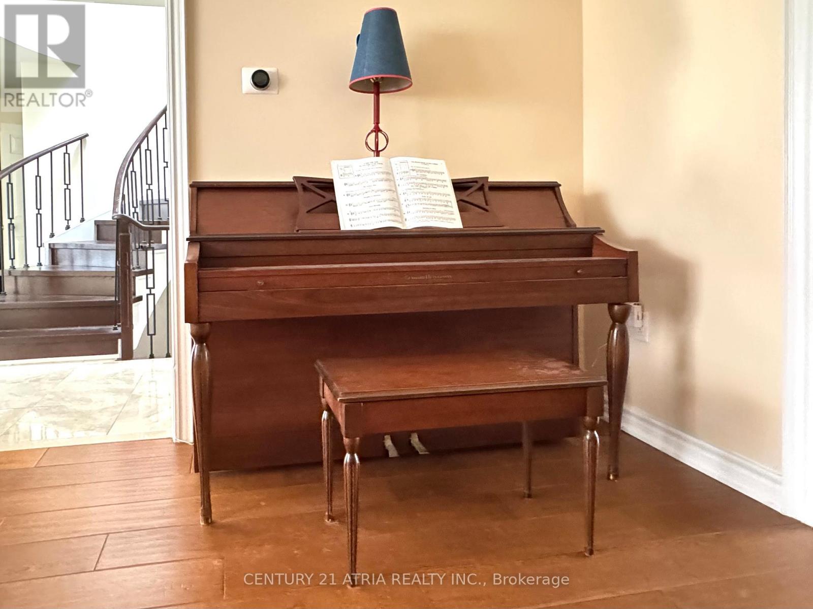 15 Timpson Drive, Aurora, Ontario  L4G 5K6 - Photo 6 - N12593520