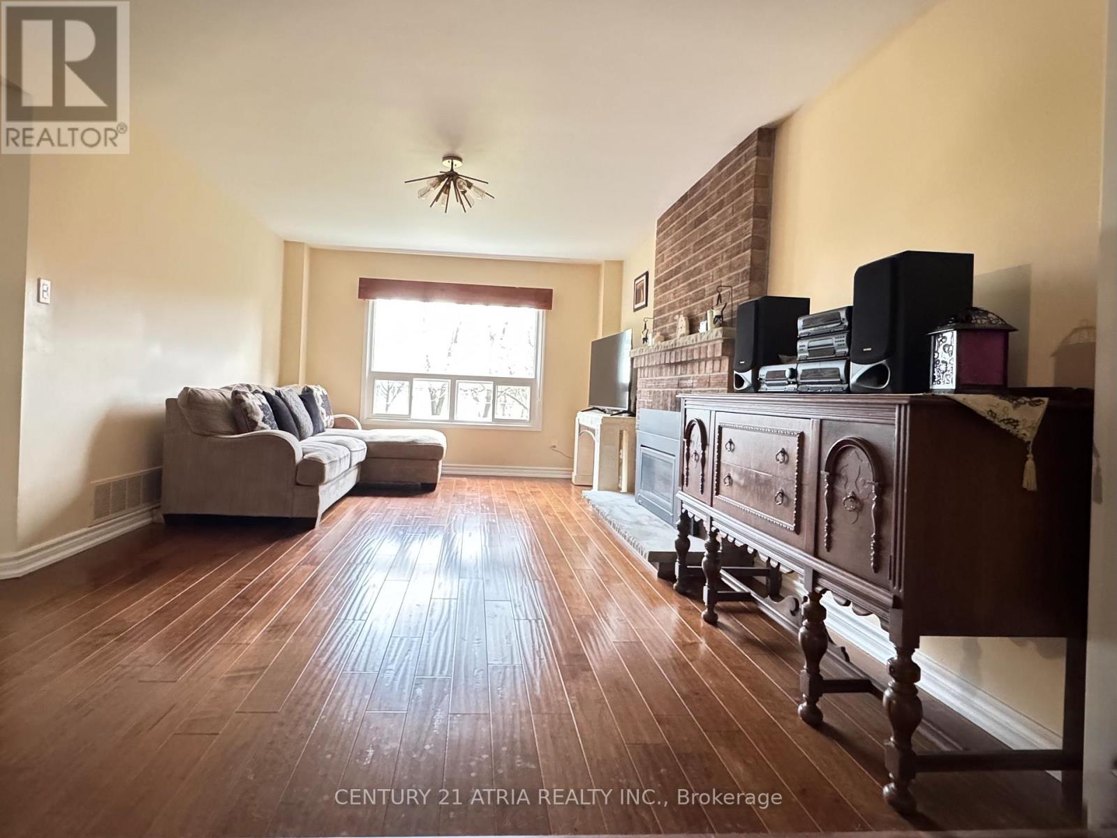 15 Timpson Drive, Aurora, Ontario  L4G 5K6 - Photo 8 - N12593520