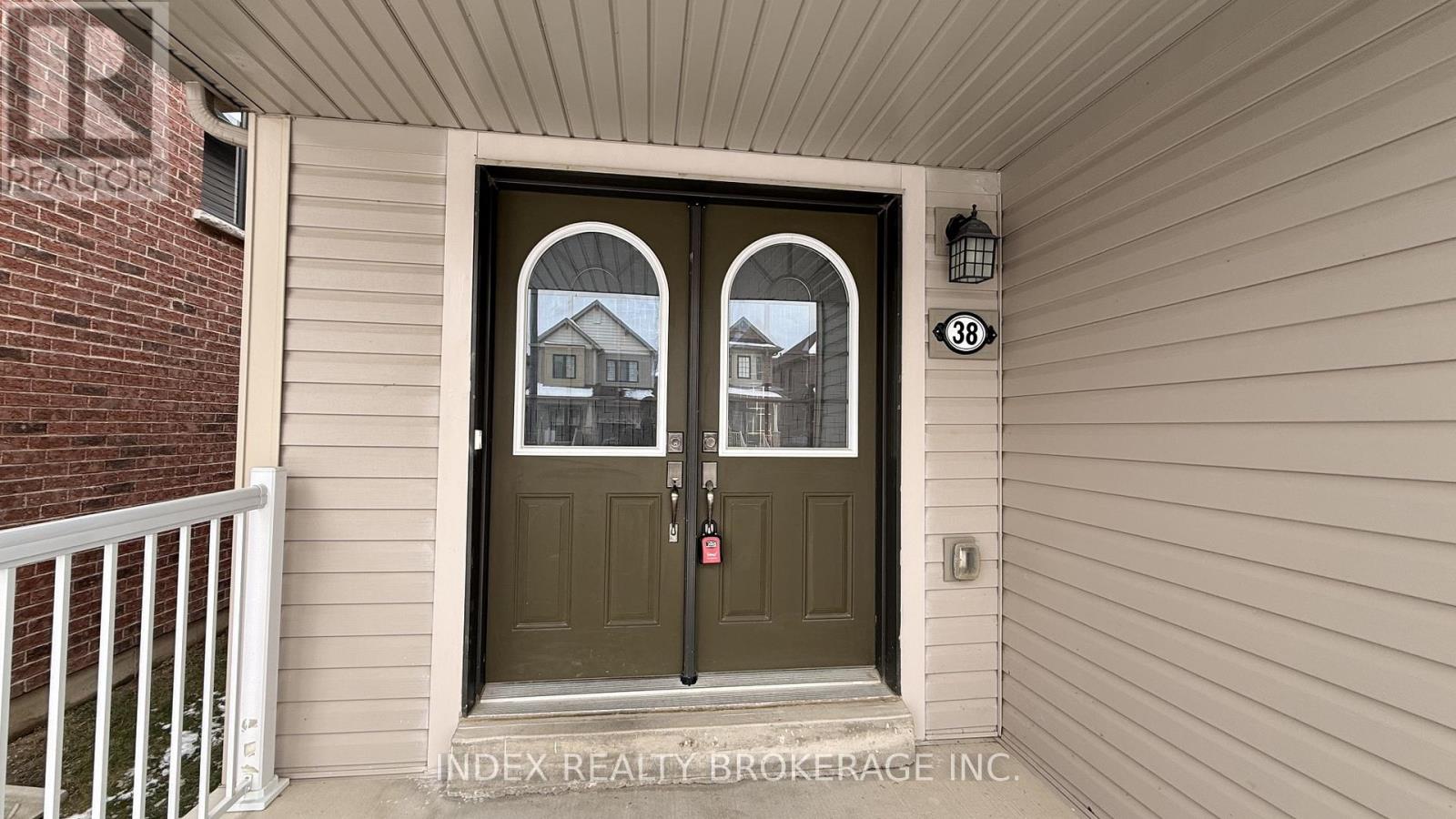 38 Patterson Drive, Haldimand, Ontario  N3W 0B8 - Photo 5 - X12592148