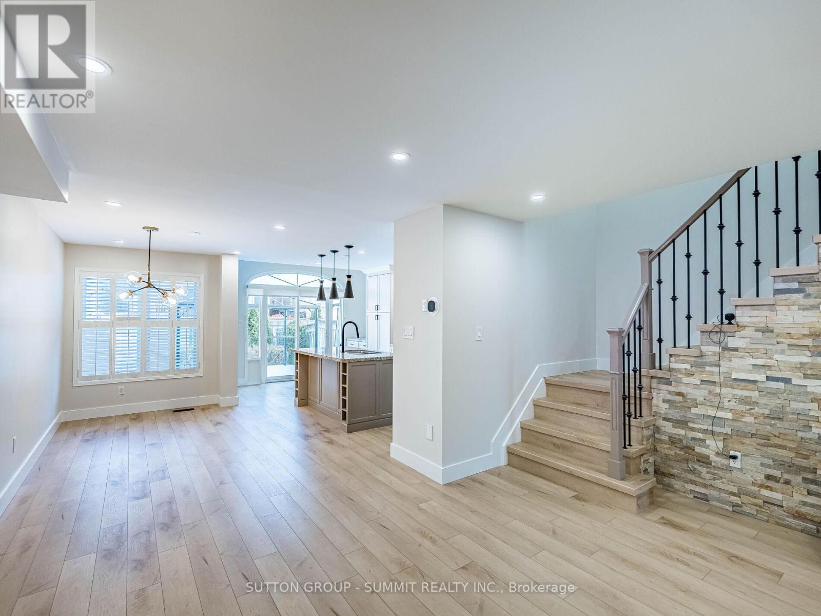 7676 Black Walnut Trail E, Mississauga, Ontario  L5N 8A6 - Photo 10 - W12593284