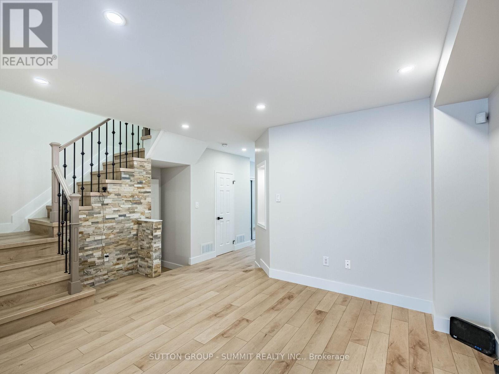 7676 Black Walnut Trail E, Mississauga, Ontario  L5N 8A6 - Photo 11 - W12593284