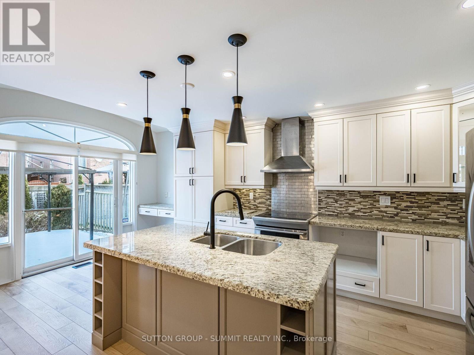 7676 Black Walnut Trail E, Mississauga, Ontario  L5N 8A6 - Photo 18 - W12593284