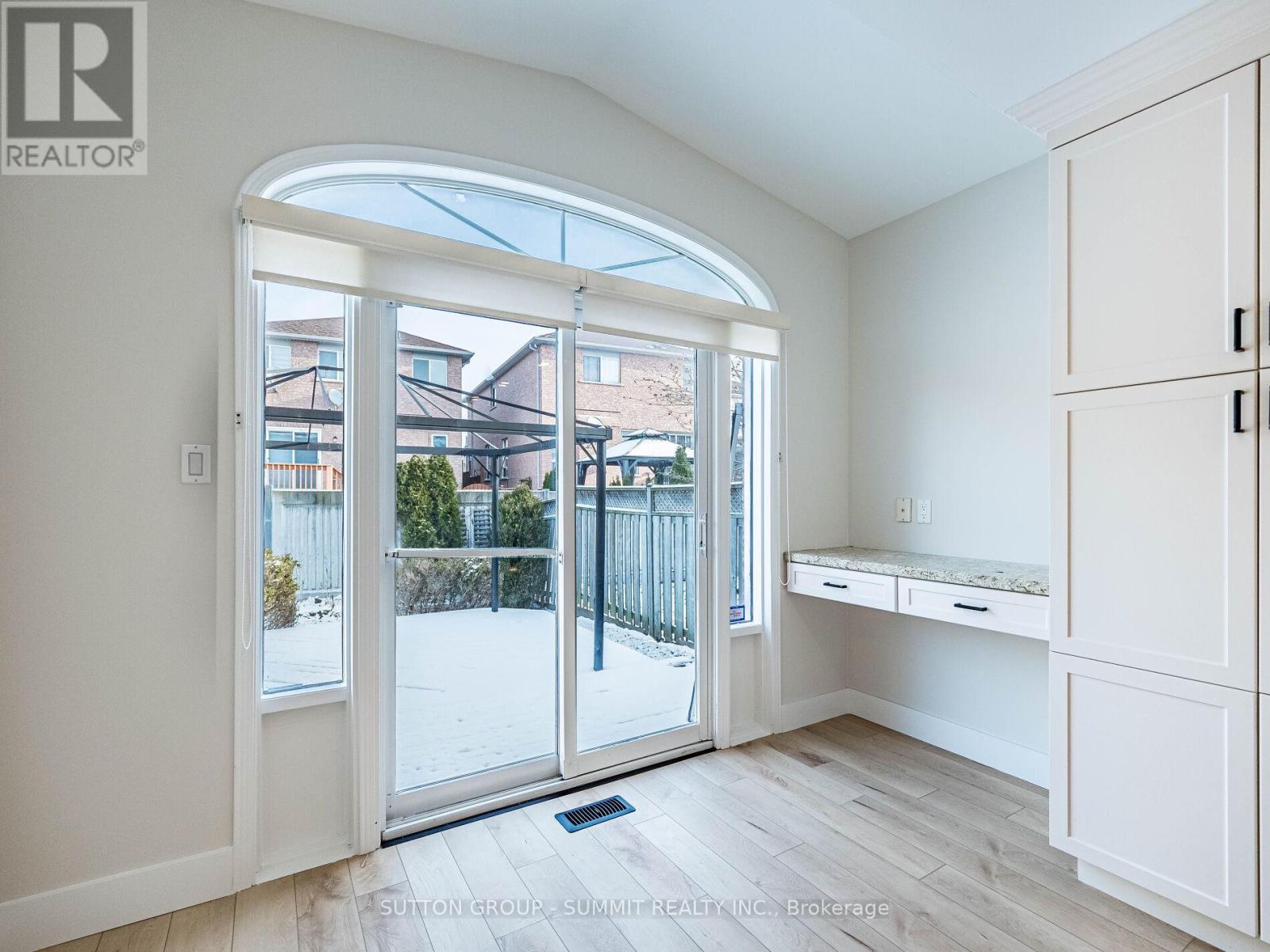 7676 Black Walnut Trail E, Mississauga, Ontario  L5N 8A6 - Photo 21 - W12593284