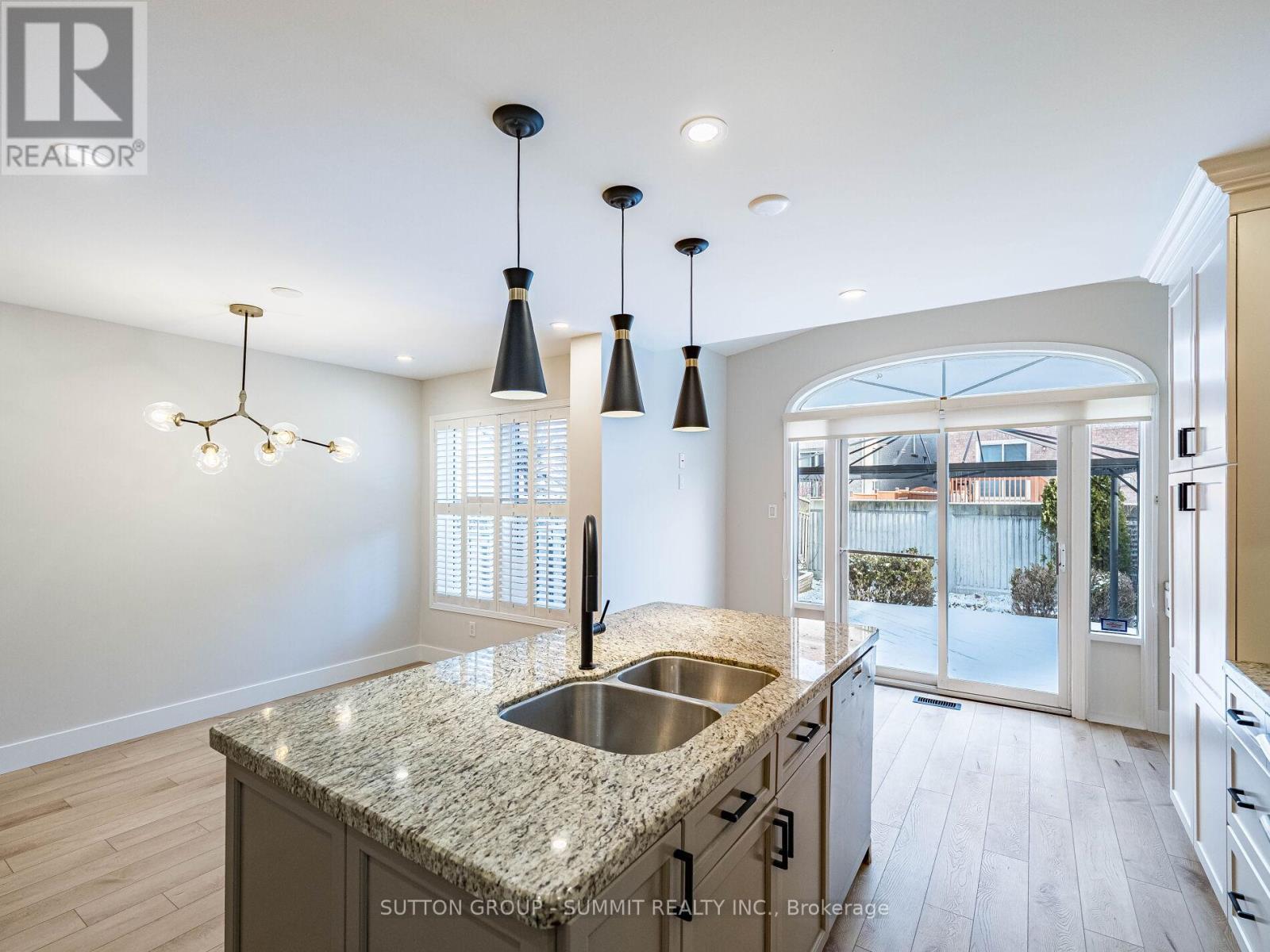 7676 Black Walnut Trail E, Mississauga, Ontario  L5N 8A6 - Photo 23 - W12593284