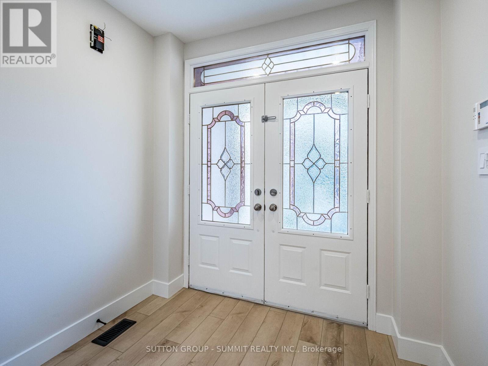 7676 Black Walnut Trail E, Mississauga, Ontario  L5N 8A6 - Photo 6 - W12593284